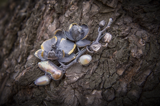 Брошь "Черная орхидея".